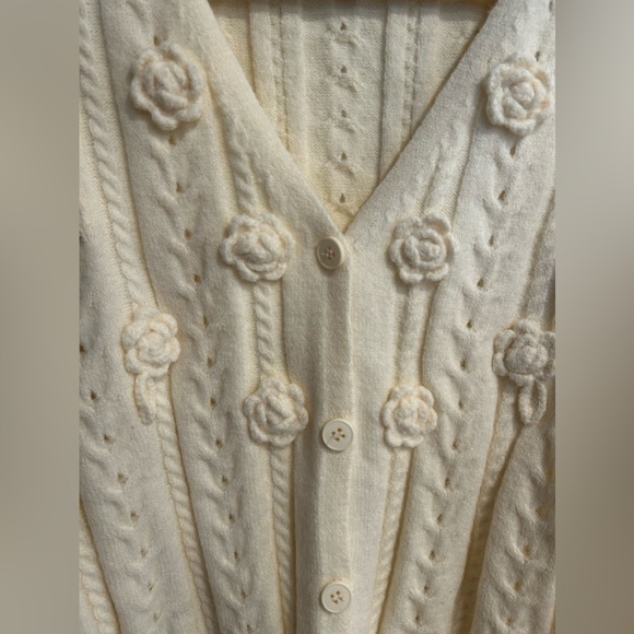 BUNULU cream v neck button down cardigan with rose details size M/L - Picture 4 of 8